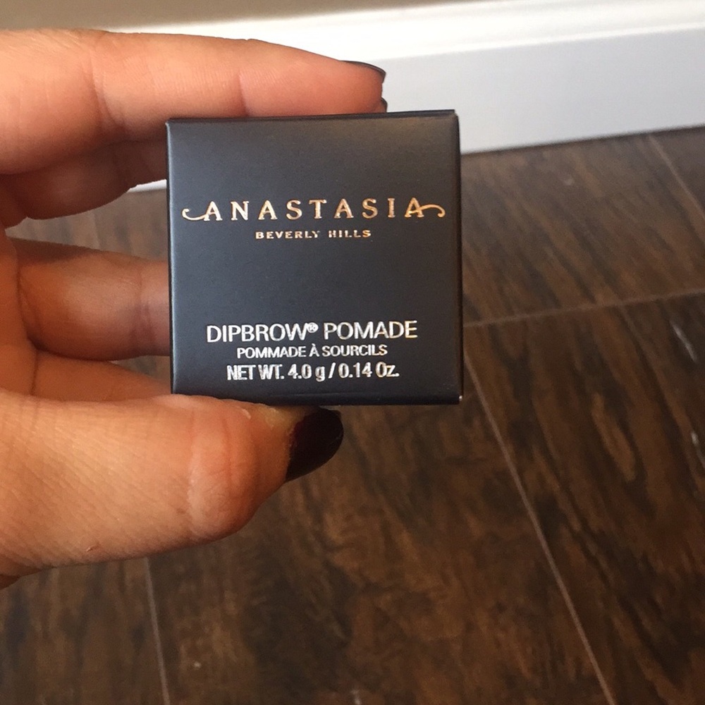 Anastasia Beverly Hills dip brow in soft brown